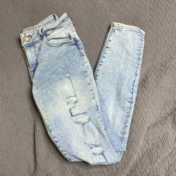 High Rise Light Wash Jeans - Picture 1 of 3